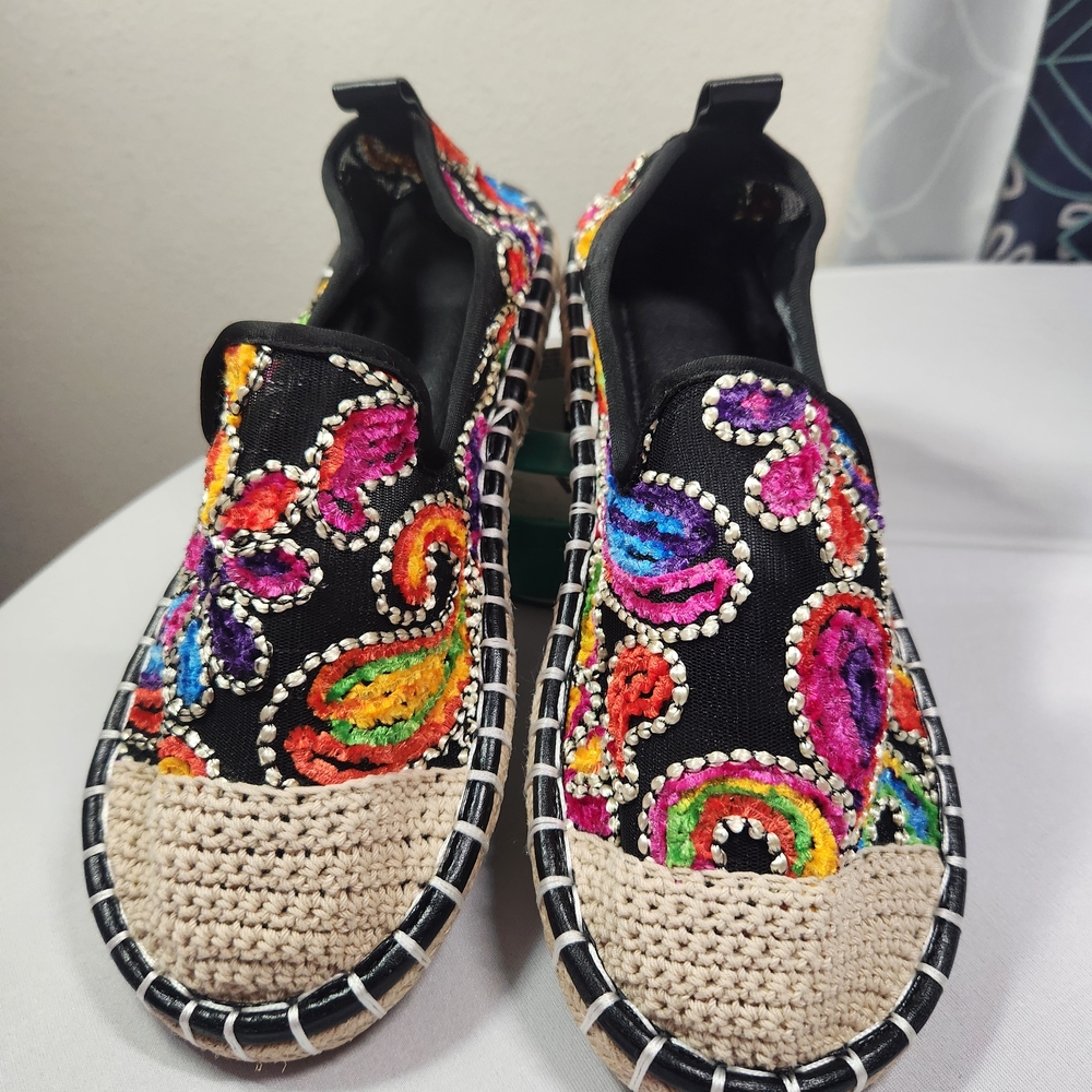 ⭐️Colorful Paisley Embroidered Espadrilles Size 37 | Boho Chic Slip-On Flats